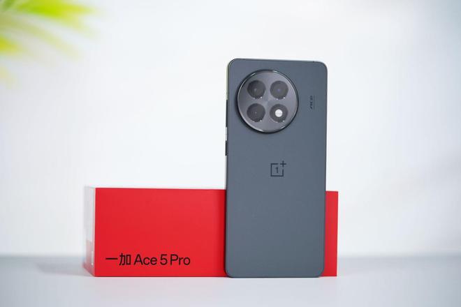 ce 5 Pro、线iQOO Neo10比拼米乐体育app网站红米K80 Pro、一加A(图2)